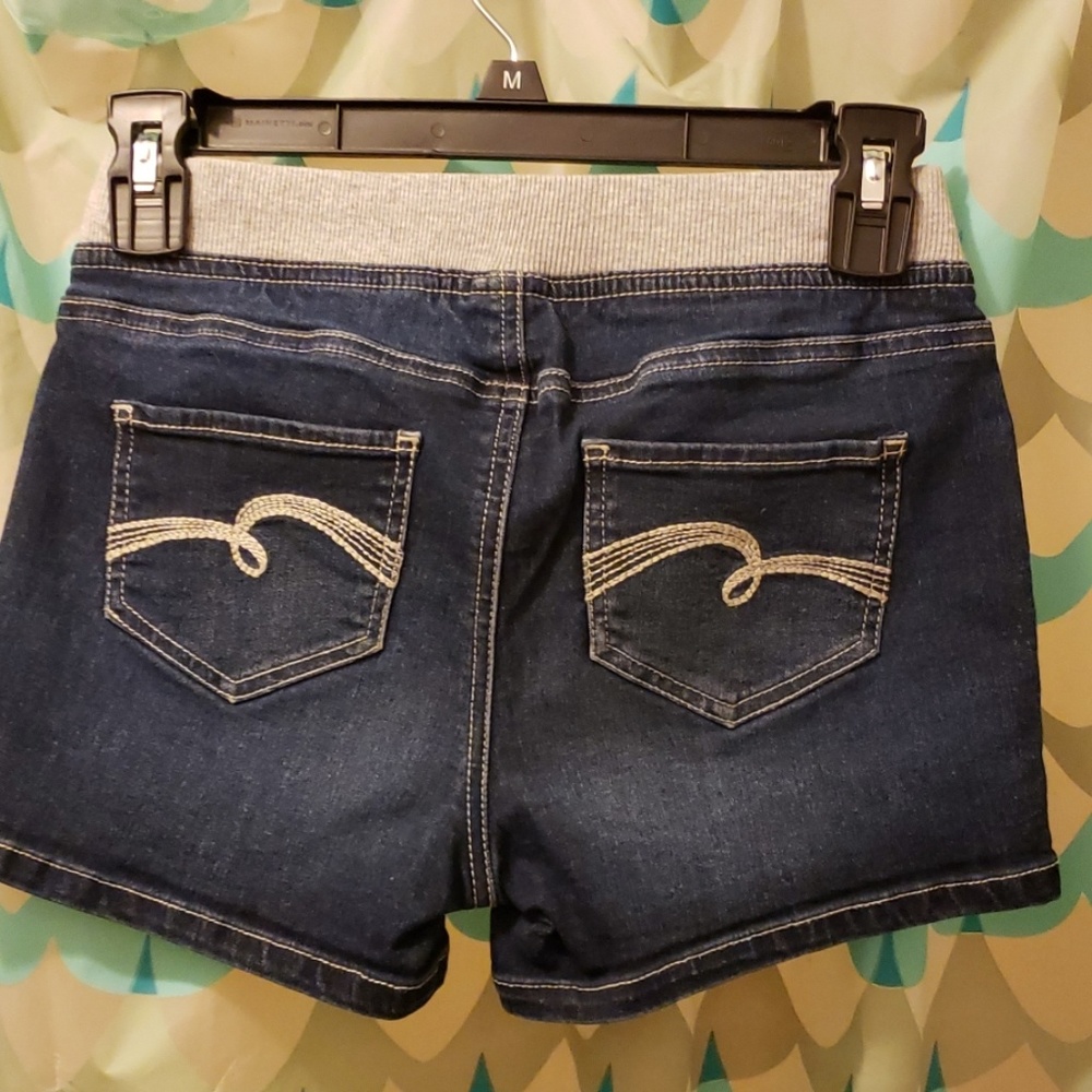 Shorts - Picture 3 of 3